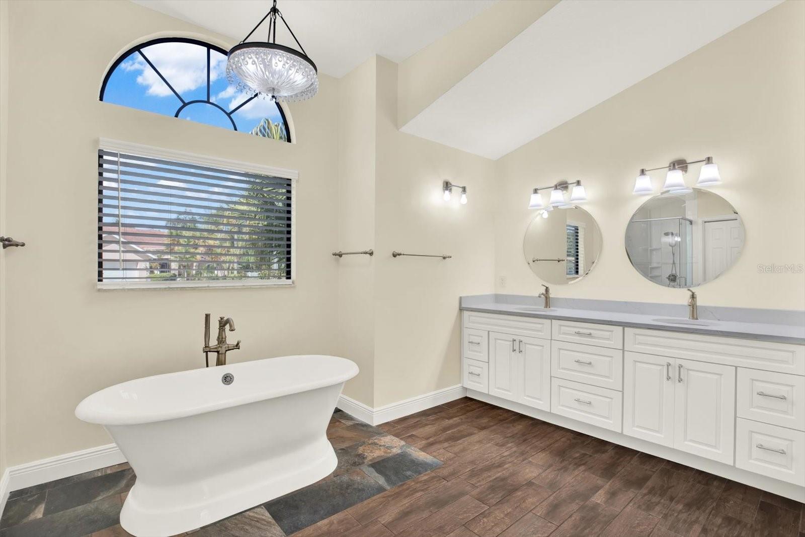 Image 17 of 33 For 447 Whispering Lakes Boulevard