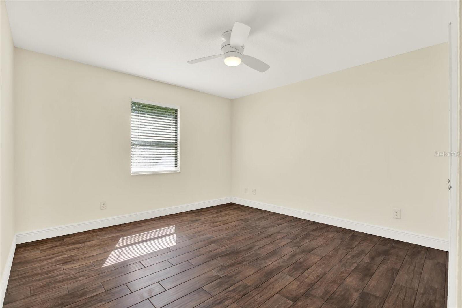 Image 19 of 33 For 447 Whispering Lakes Boulevard