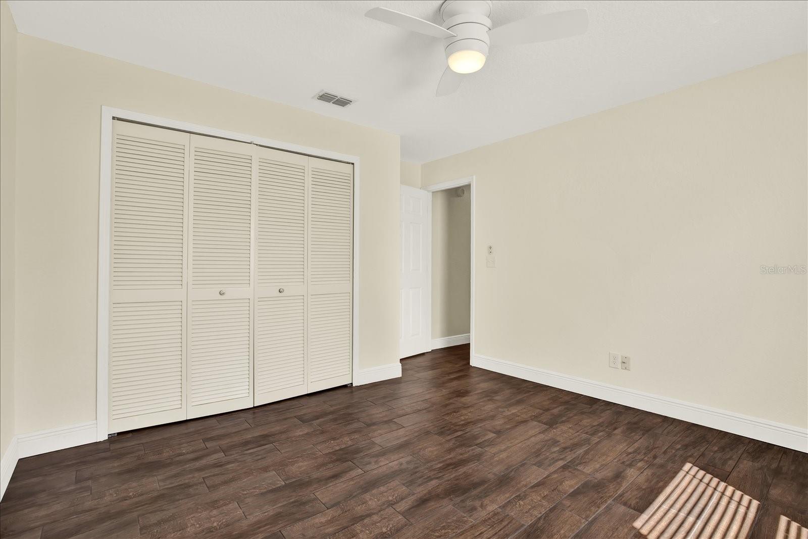 Image 20 of 33 For 447 Whispering Lakes Boulevard