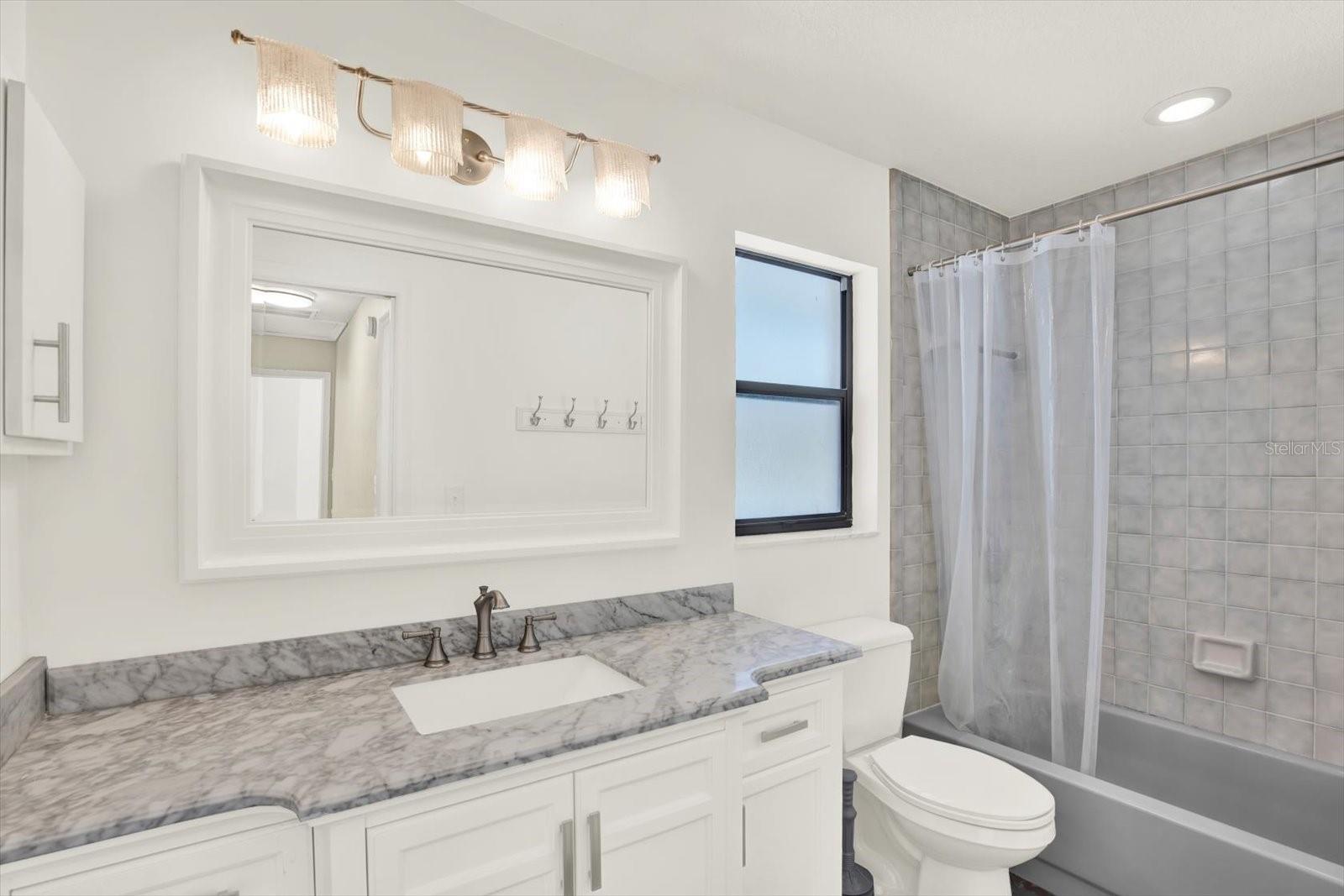 Image 21 of 33 For 447 Whispering Lakes Boulevard