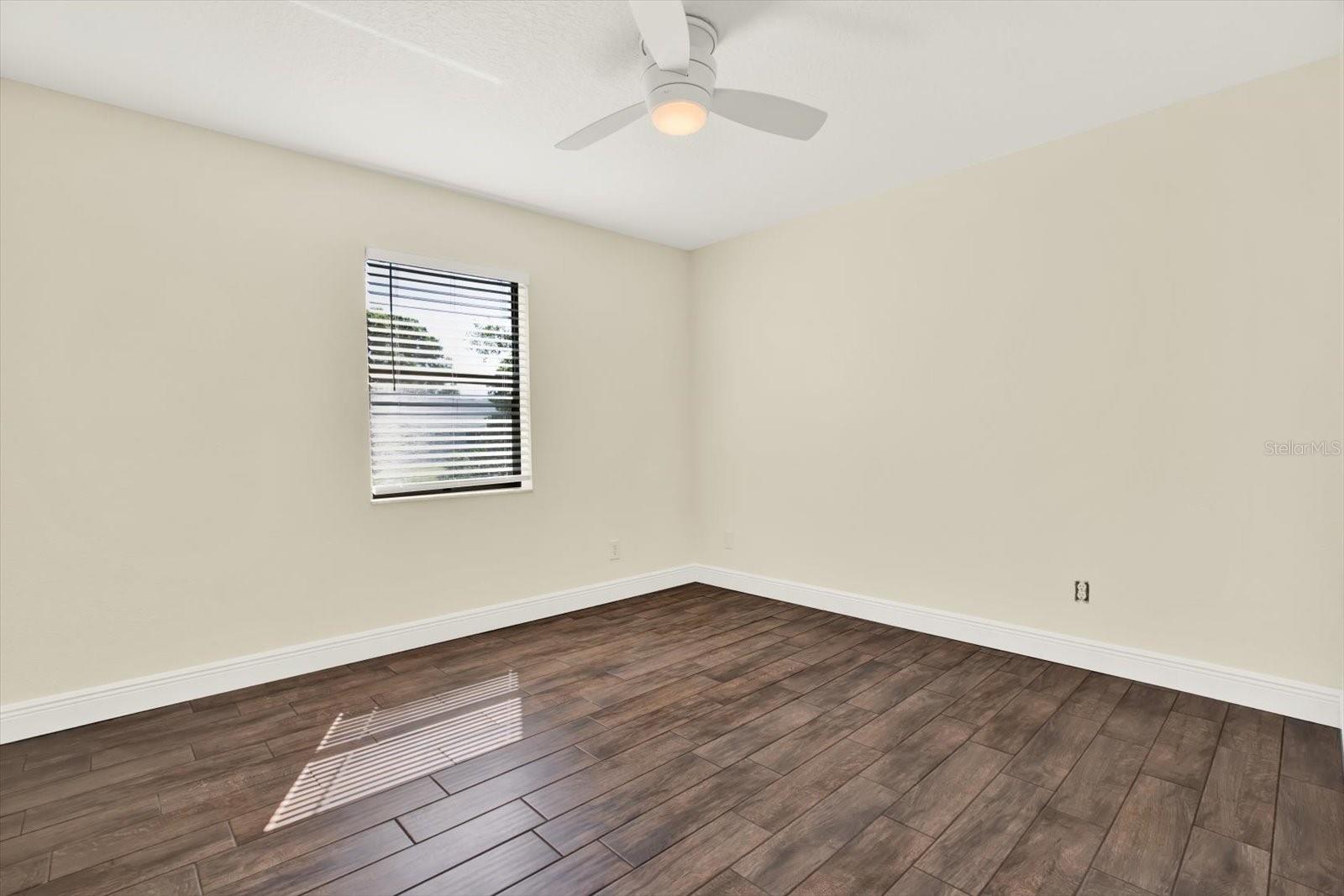 Image 22 of 33 For 447 Whispering Lakes Boulevard