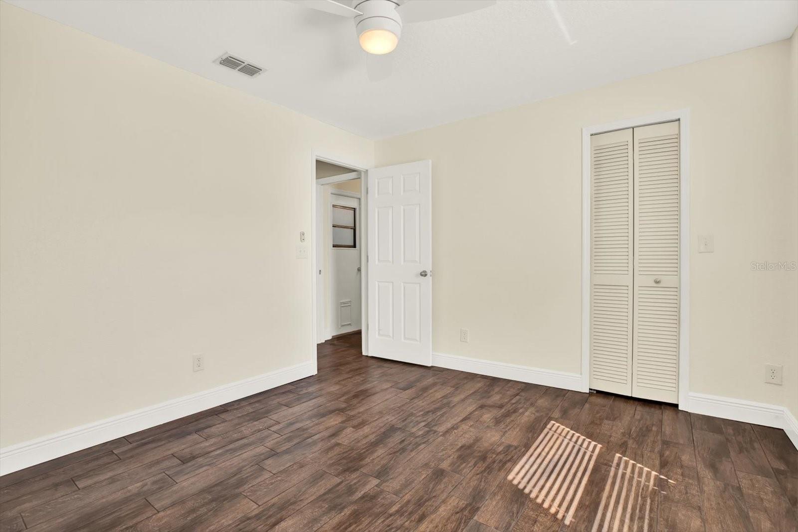 Image 23 of 33 For 447 Whispering Lakes Boulevard