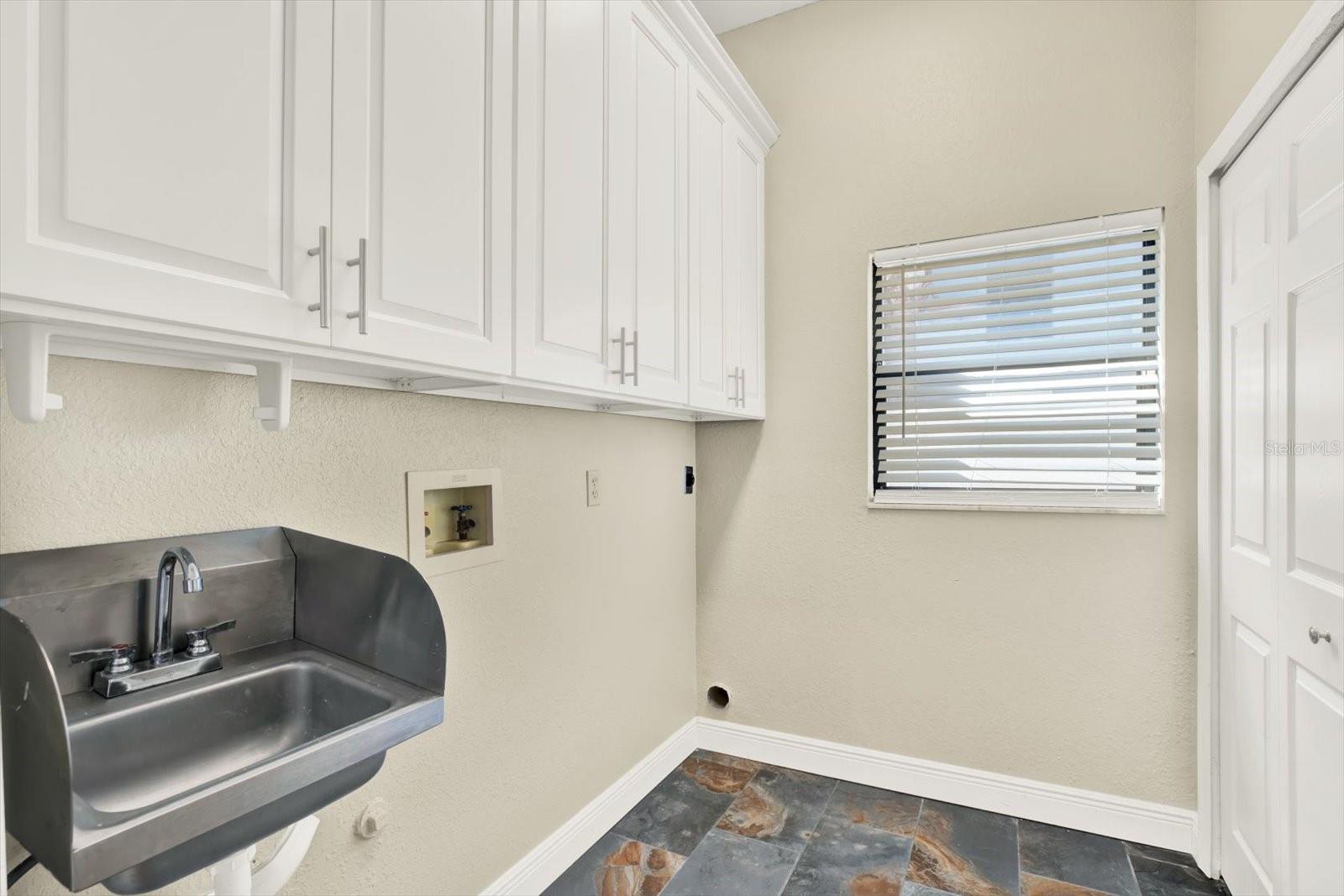 Image 24 of 33 For 447 Whispering Lakes Boulevard