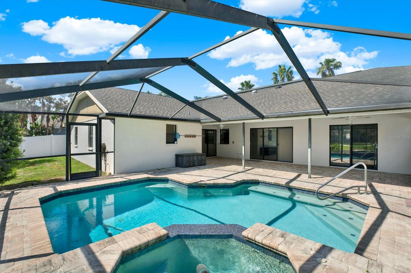 Image 25 of 33 For 447 Whispering Lakes Boulevard