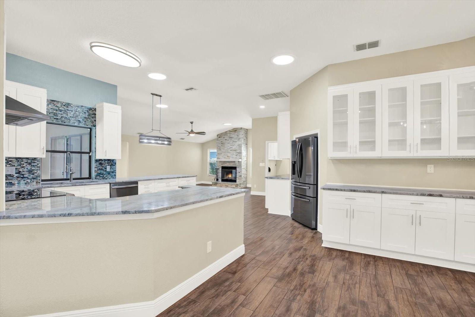 Image 4 of 33 For 447 Whispering Lakes Boulevard