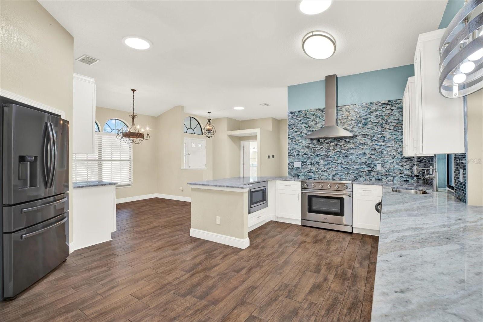 Image 6 of 33 For 447 Whispering Lakes Boulevard