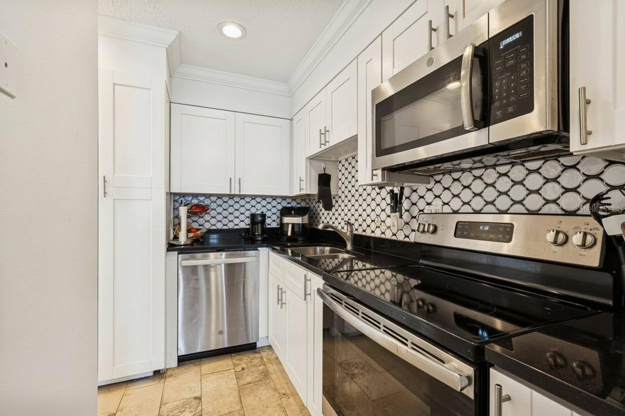 Image 15 of 60 For 5110 Coquina Key Drive Se C