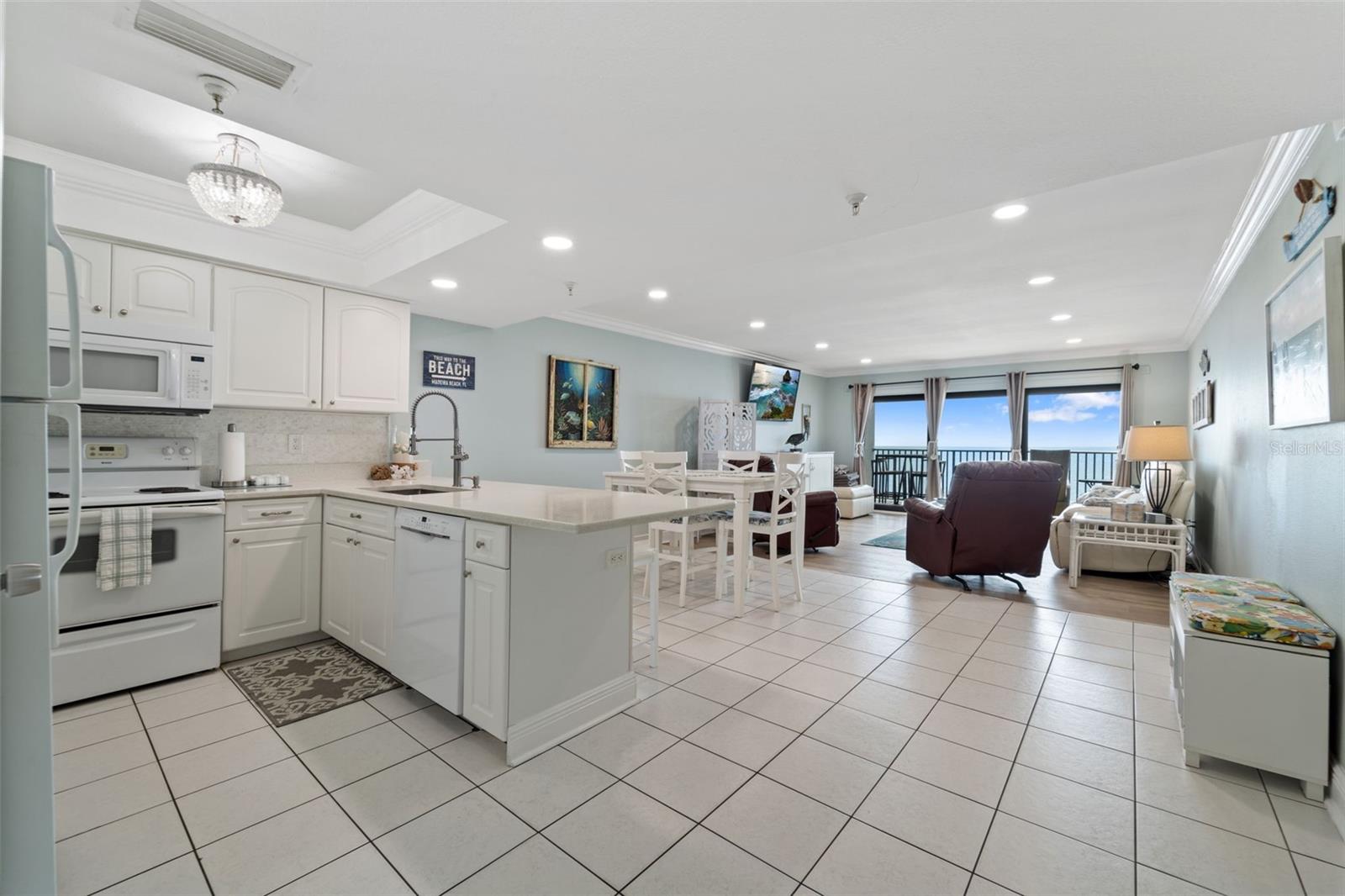 Image 12 of 54 For 12924 Gulf Boulevard 502