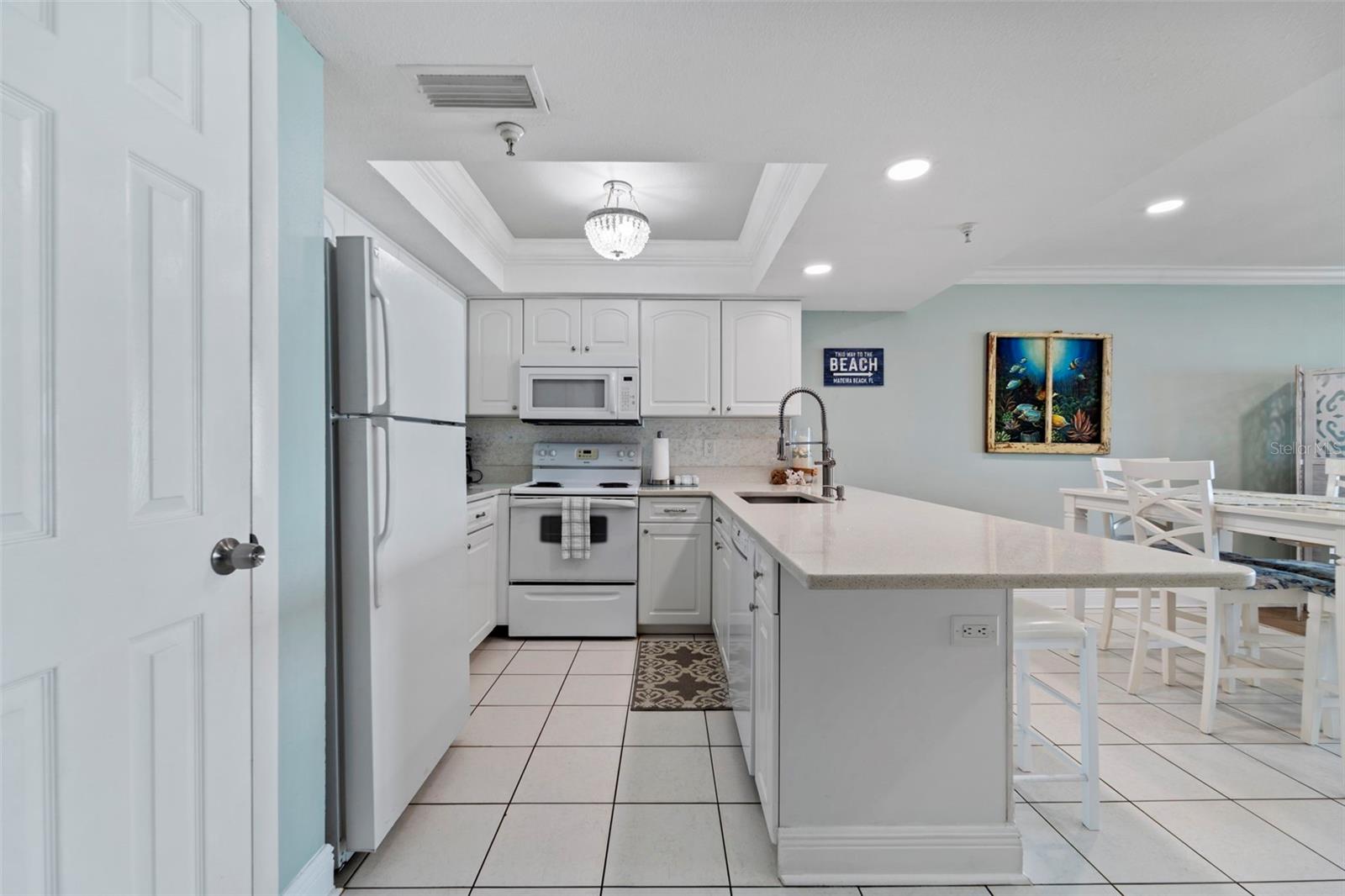 Image 13 of 54 For 12924 Gulf Boulevard 502