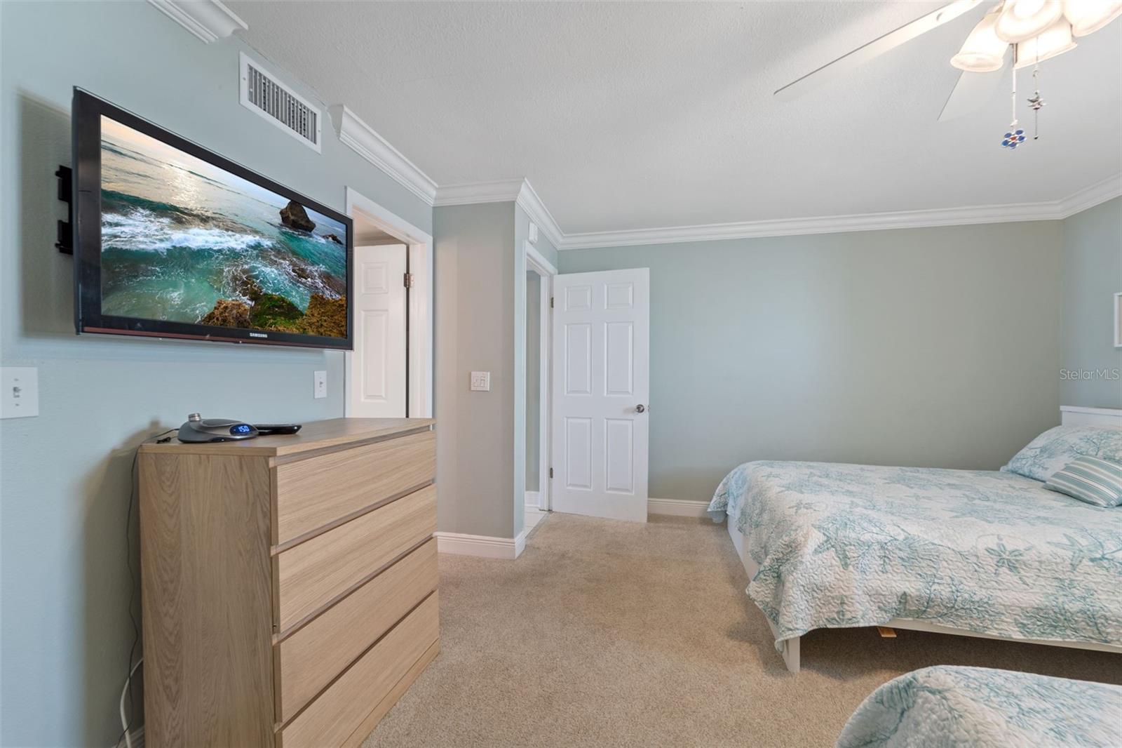 Image 21 of 54 For 12924 Gulf Boulevard 502