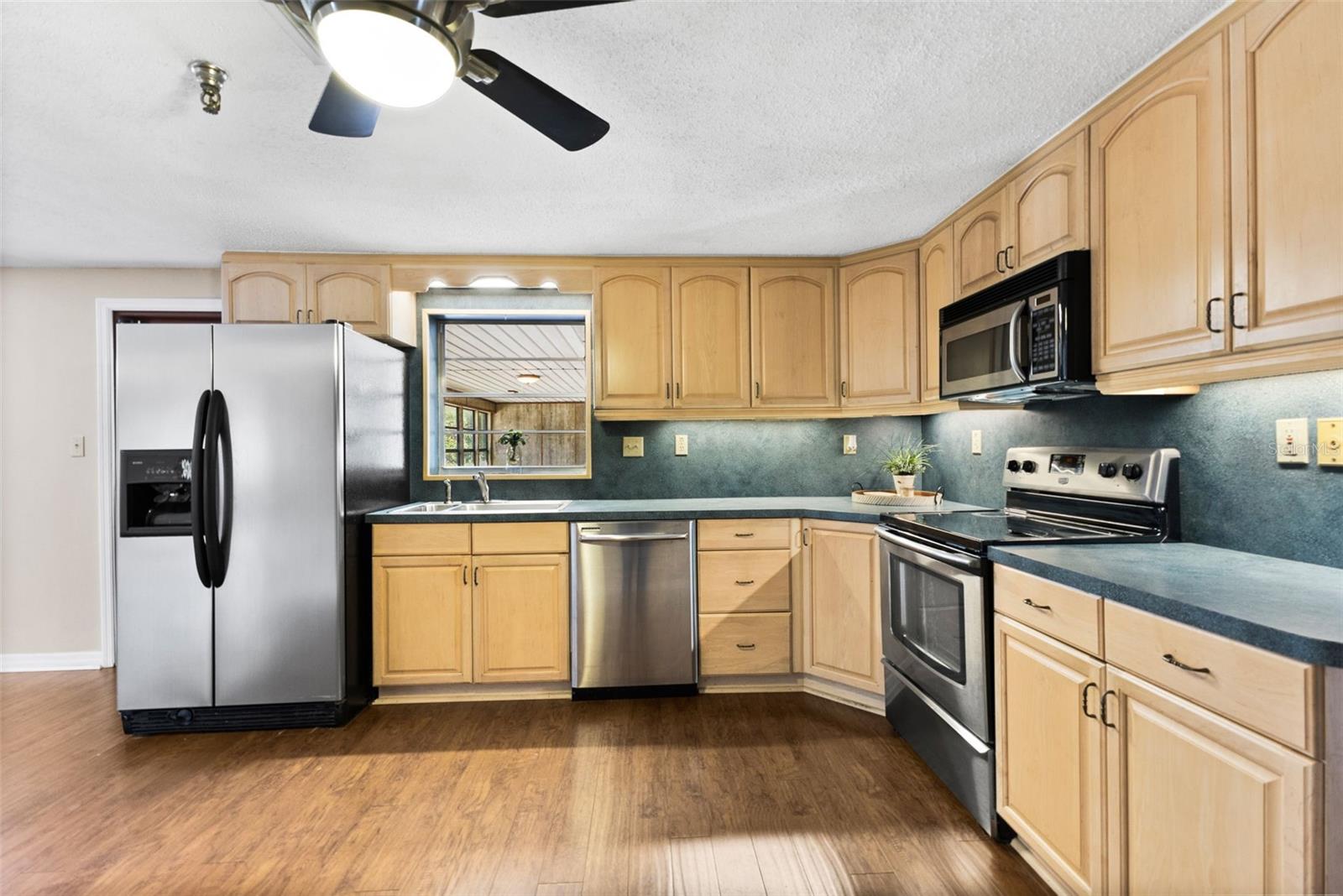 Listing photo id 10 for 1054 Ranch Road