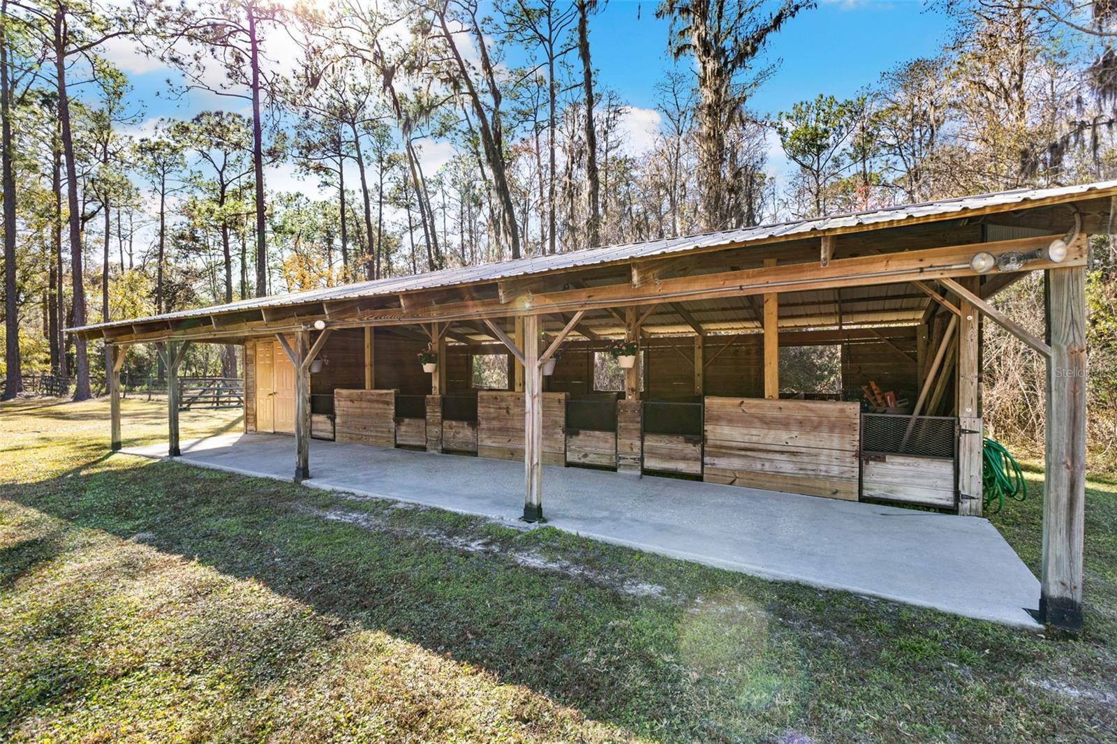 Listing photo id 28 for 1054 Ranch Road