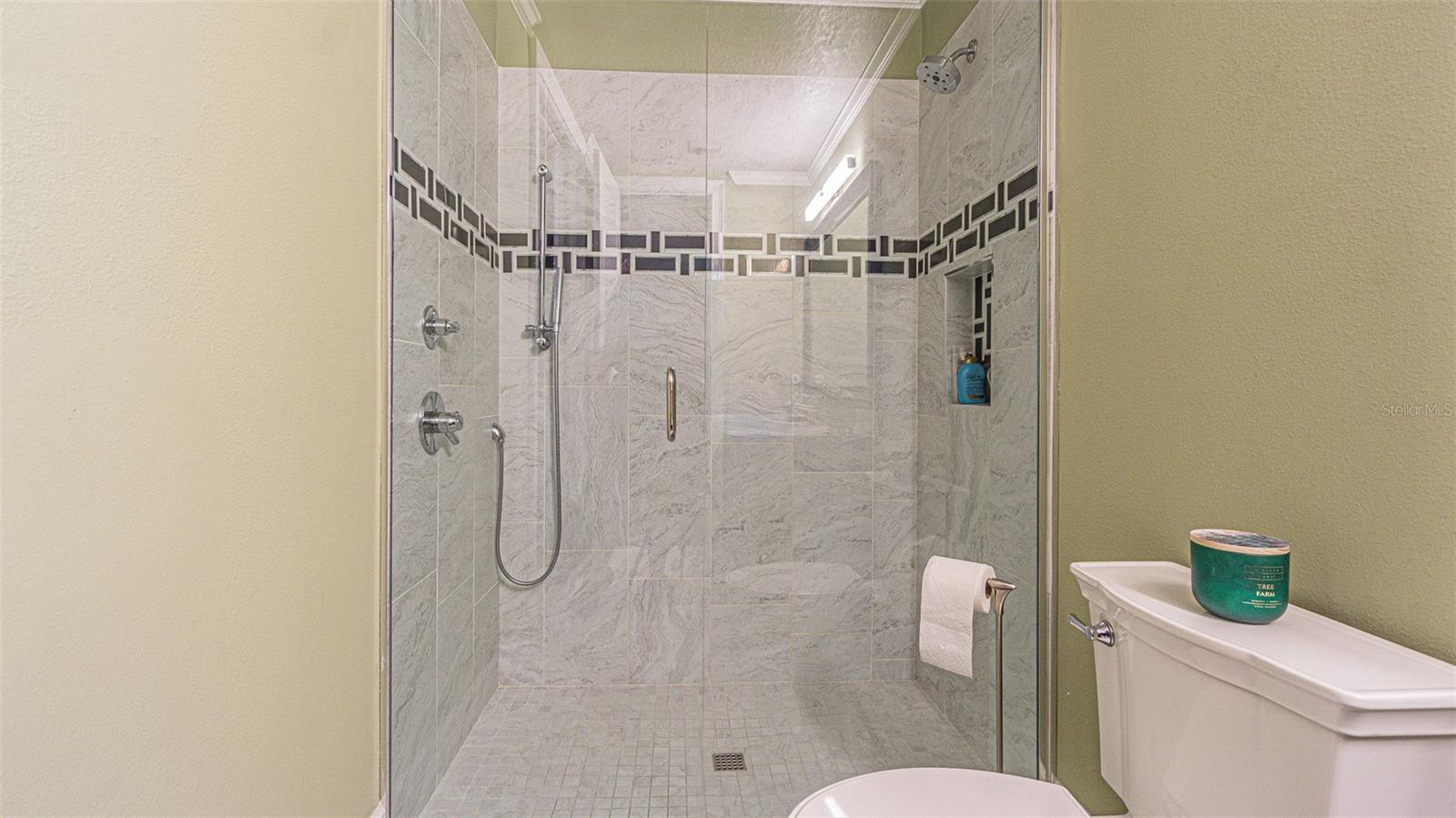 Image 12 of 51 For 4210 North B Street