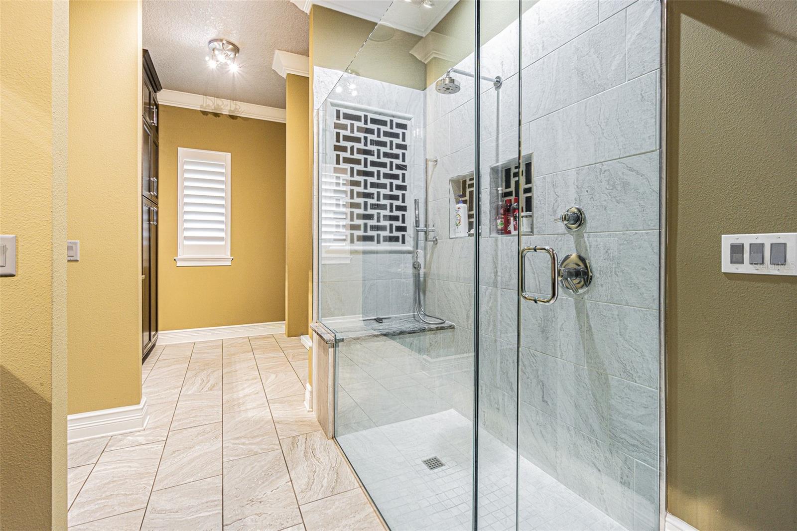 Image 30 of 51 For 4210 North B Street