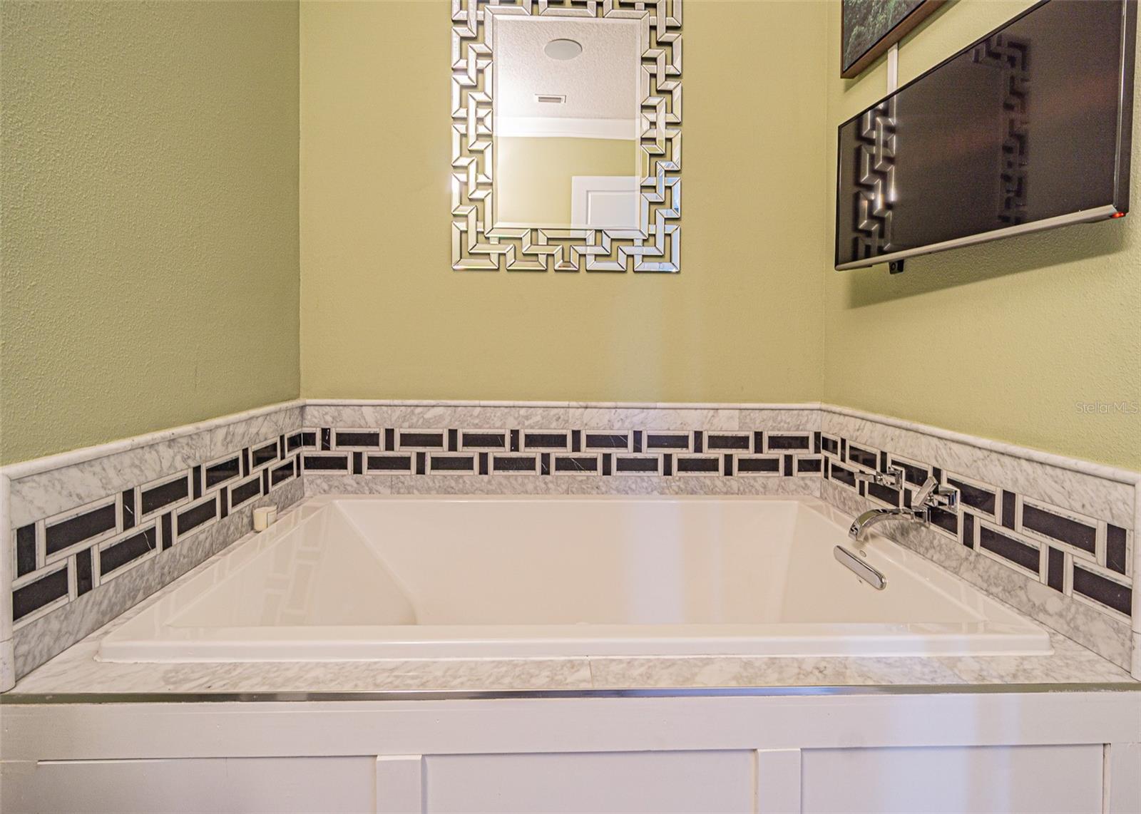 Image 34 of 51 For 4210 North B Street