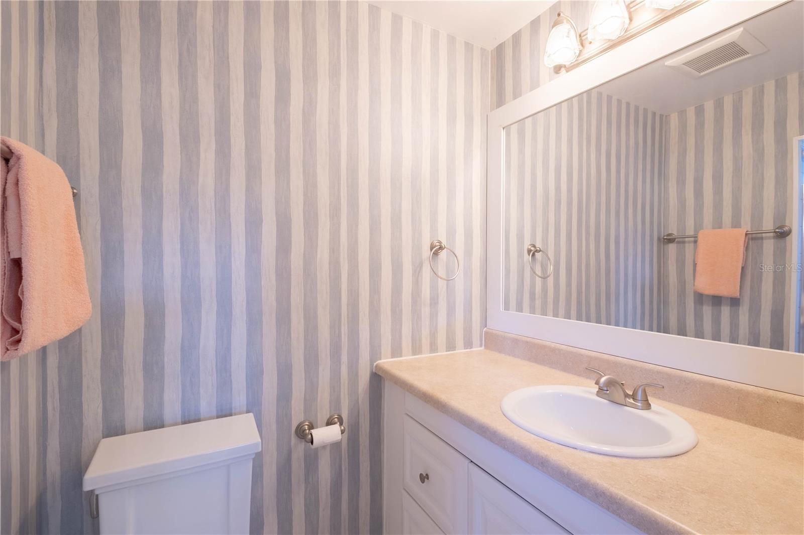 Image 12 of 24 For 676 Park Circle 67