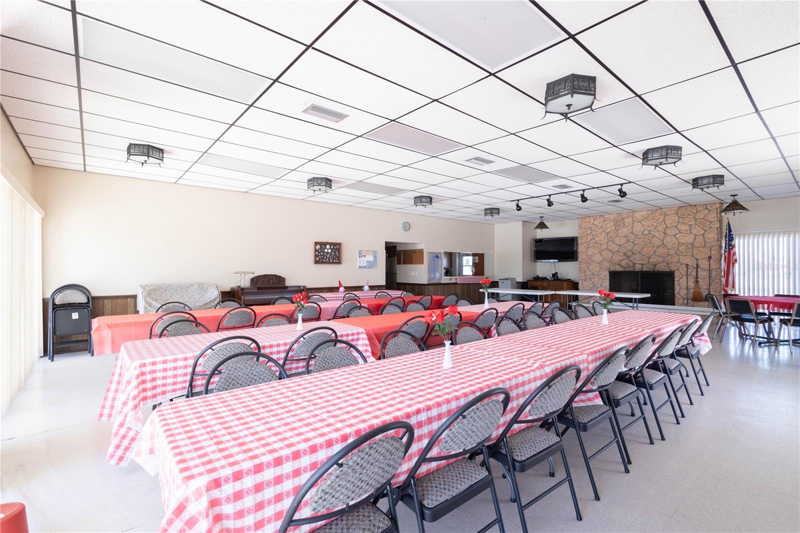 Image 20 of 24 For 676 Park Circle 67