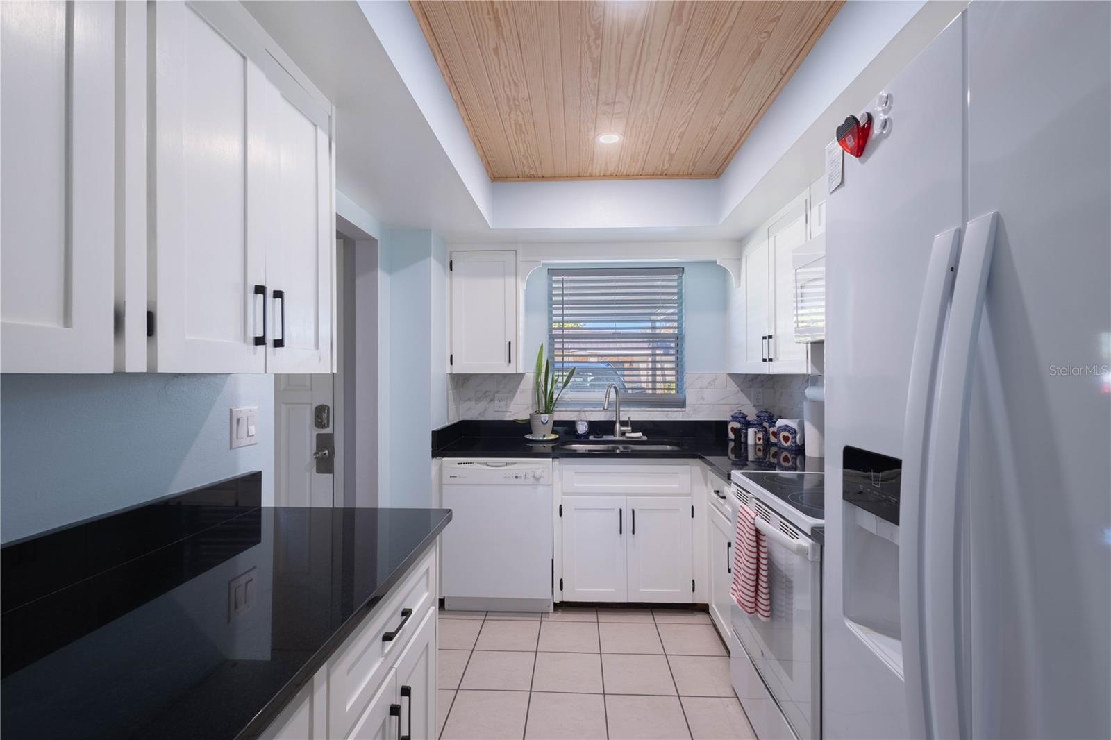 Image 3 of 24 For 676 Park Circle 67