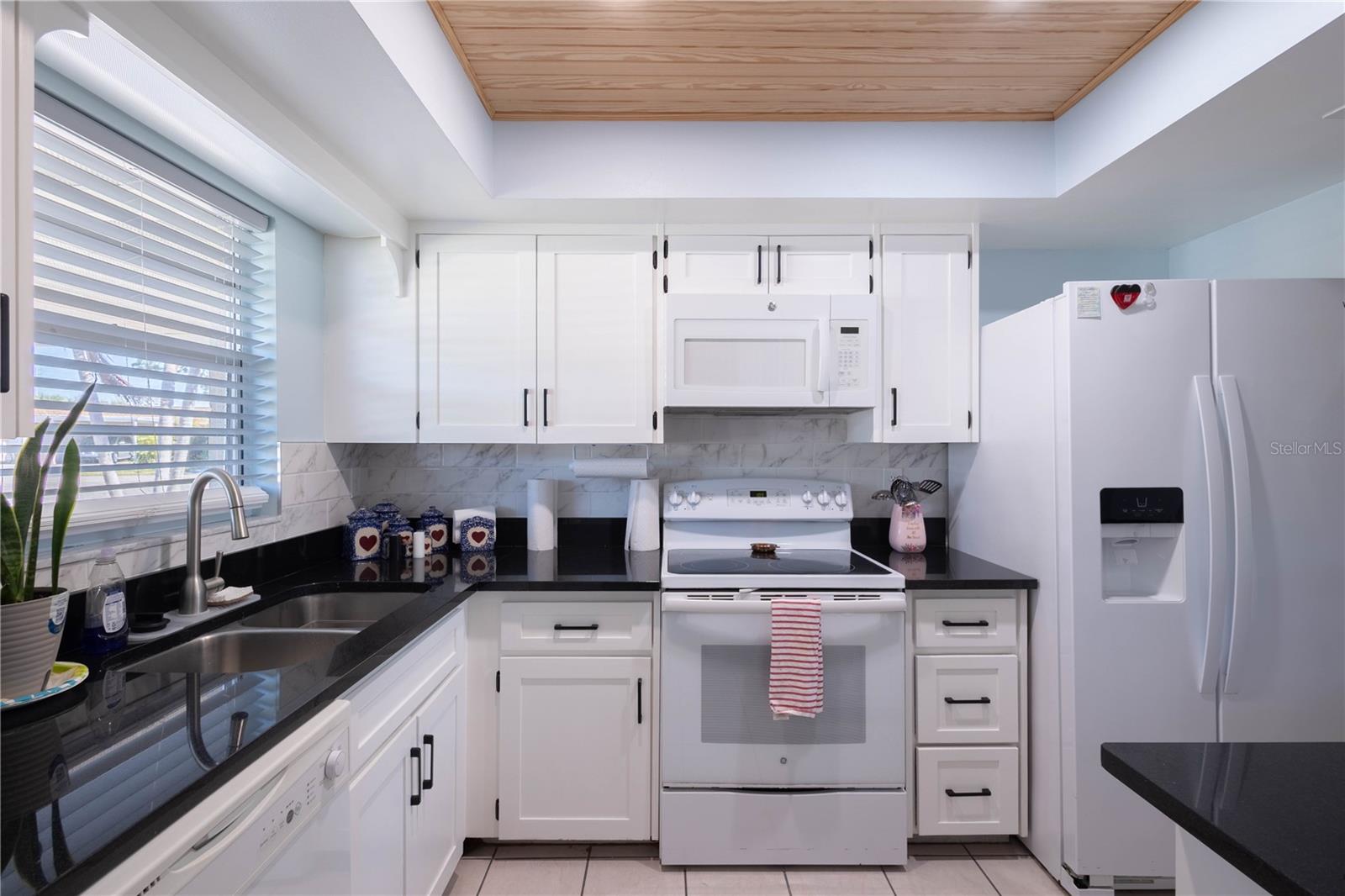 Image 4 of 24 For 676 Park Circle 67