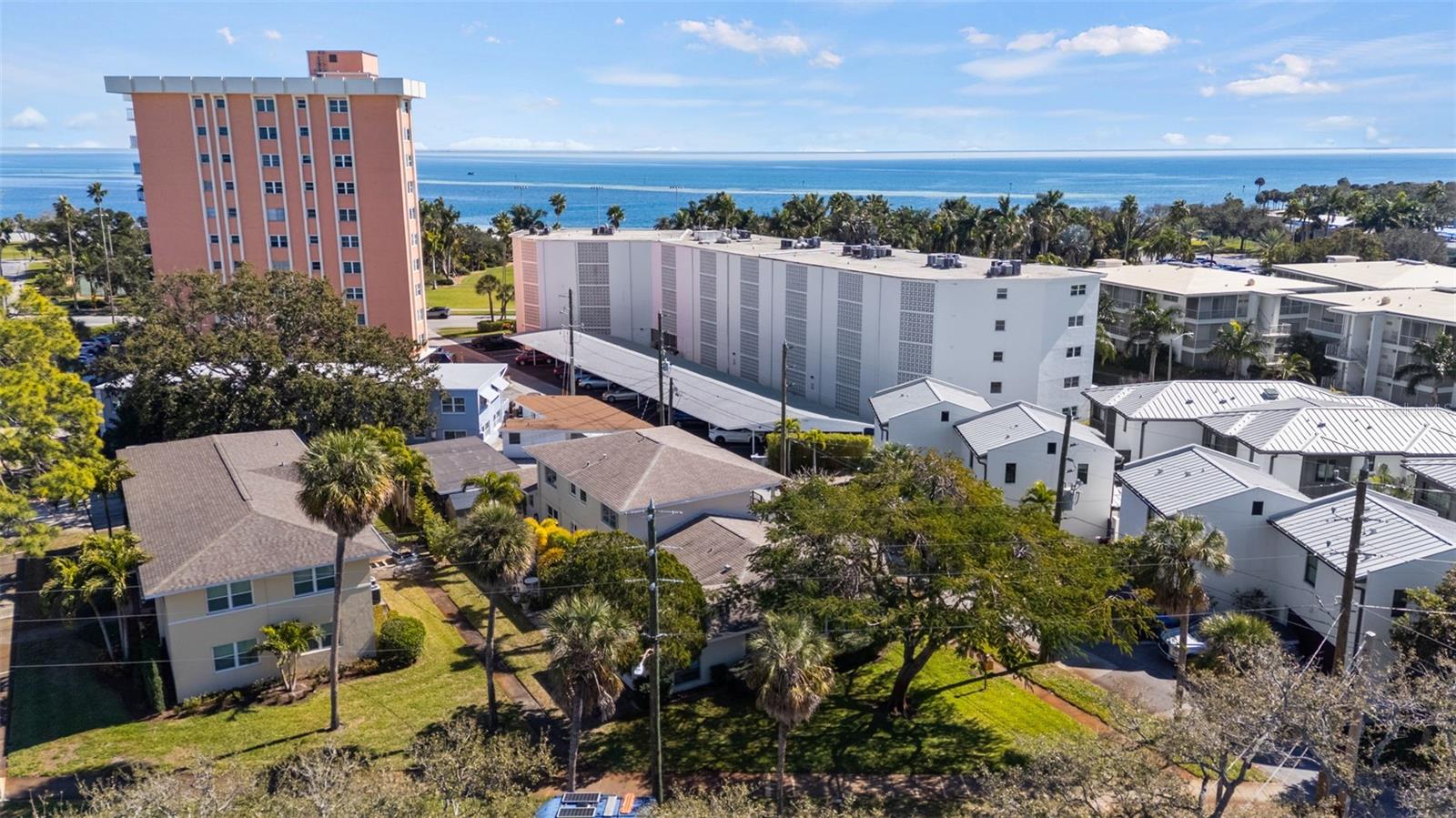 Image 20 of 24 For 1121 Beach Drive Ne