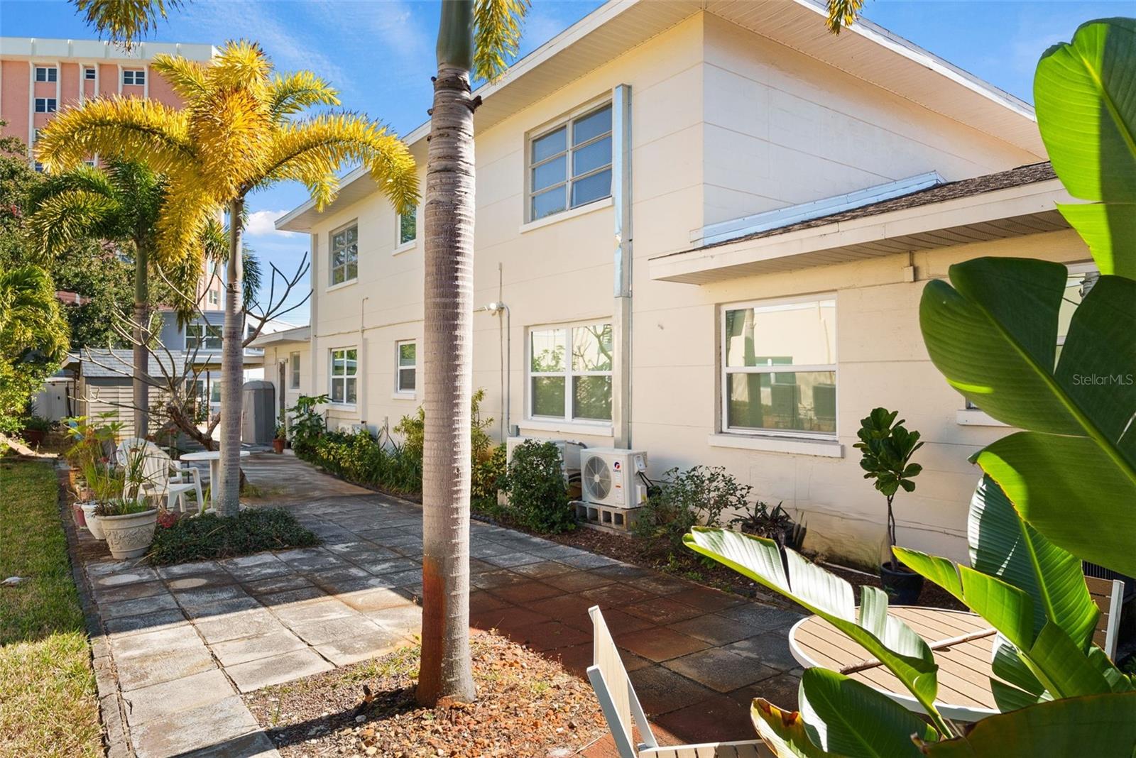 Image 3 of 24 For 1121 Beach Drive Ne