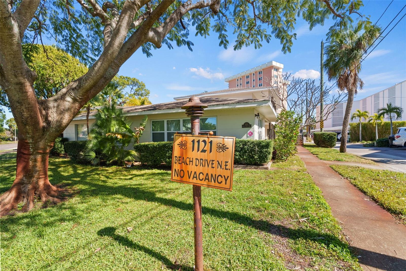 Image 8 of 24 For 1121 Beach Drive Ne