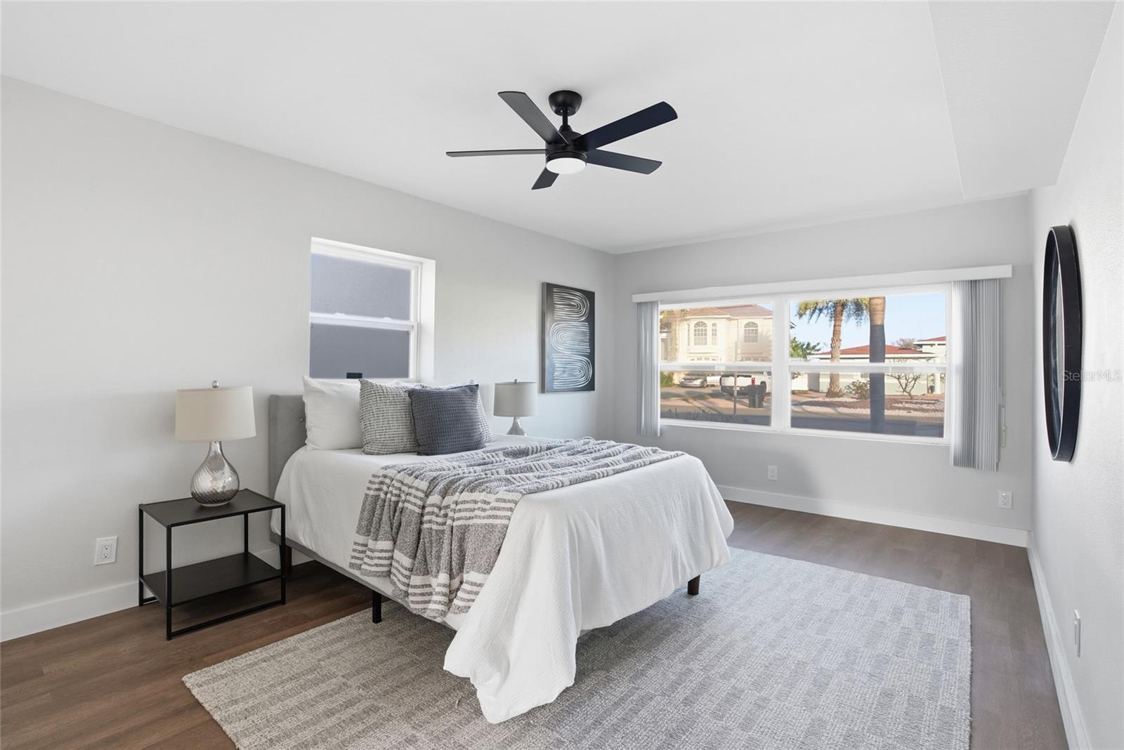 Image 11 of 26 For 6830 Bay Street