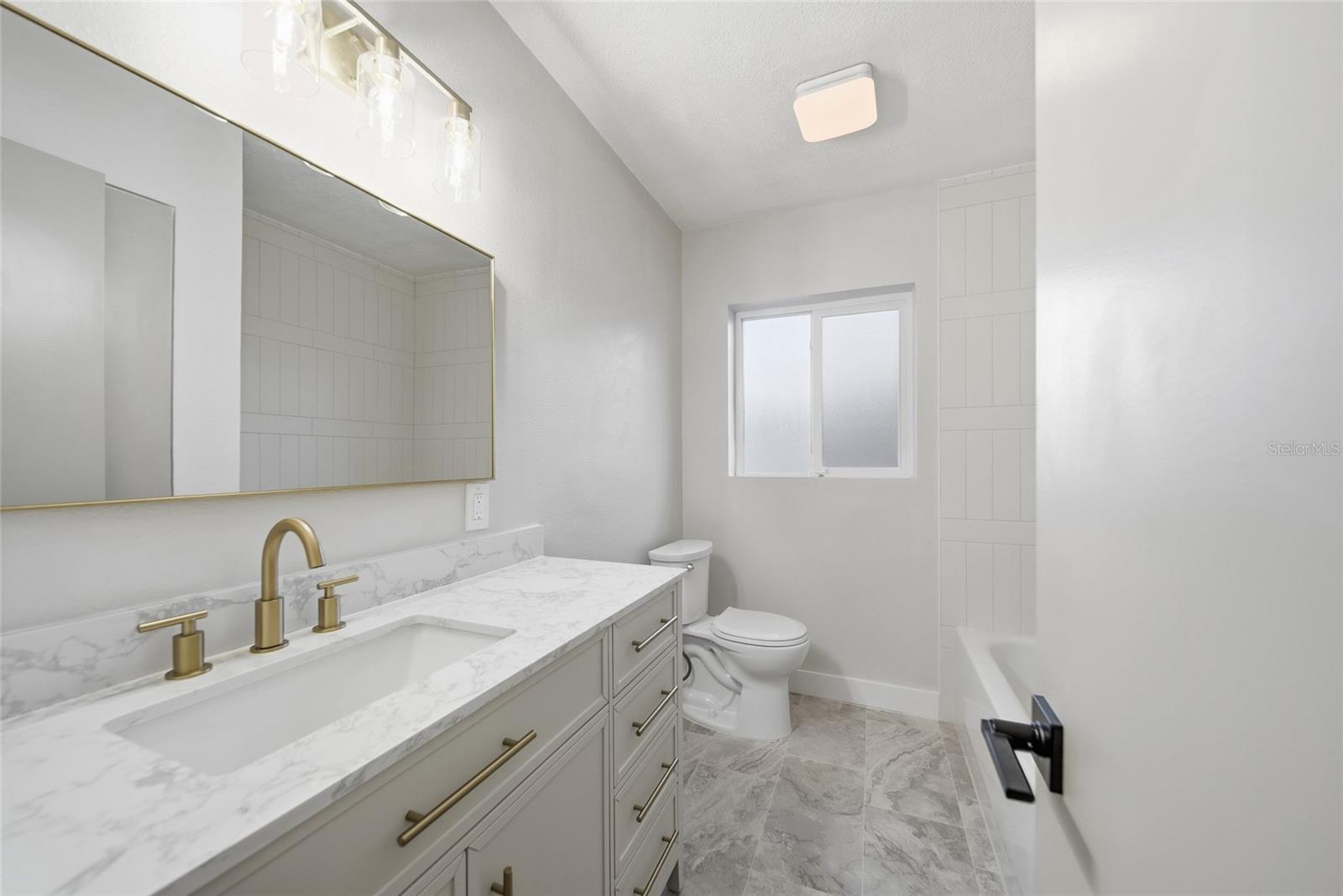 Image 14 of 26 For 6830 Bay Street