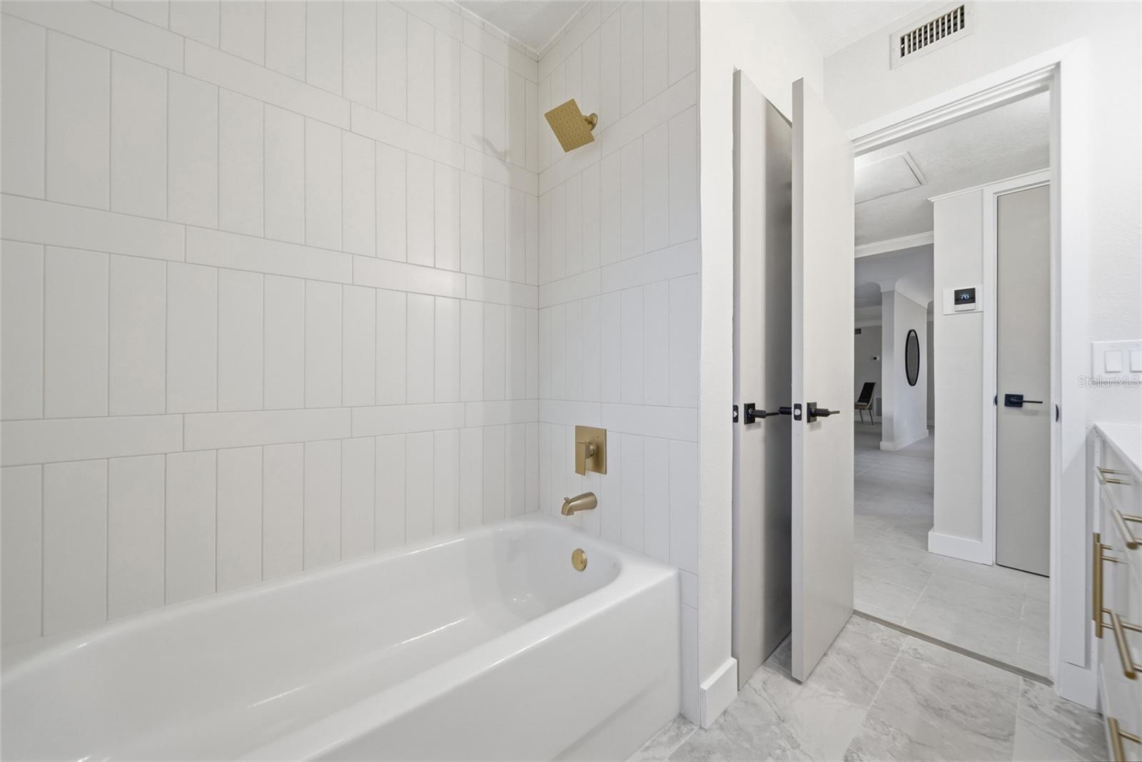 Image 15 of 26 For 6830 Bay Street