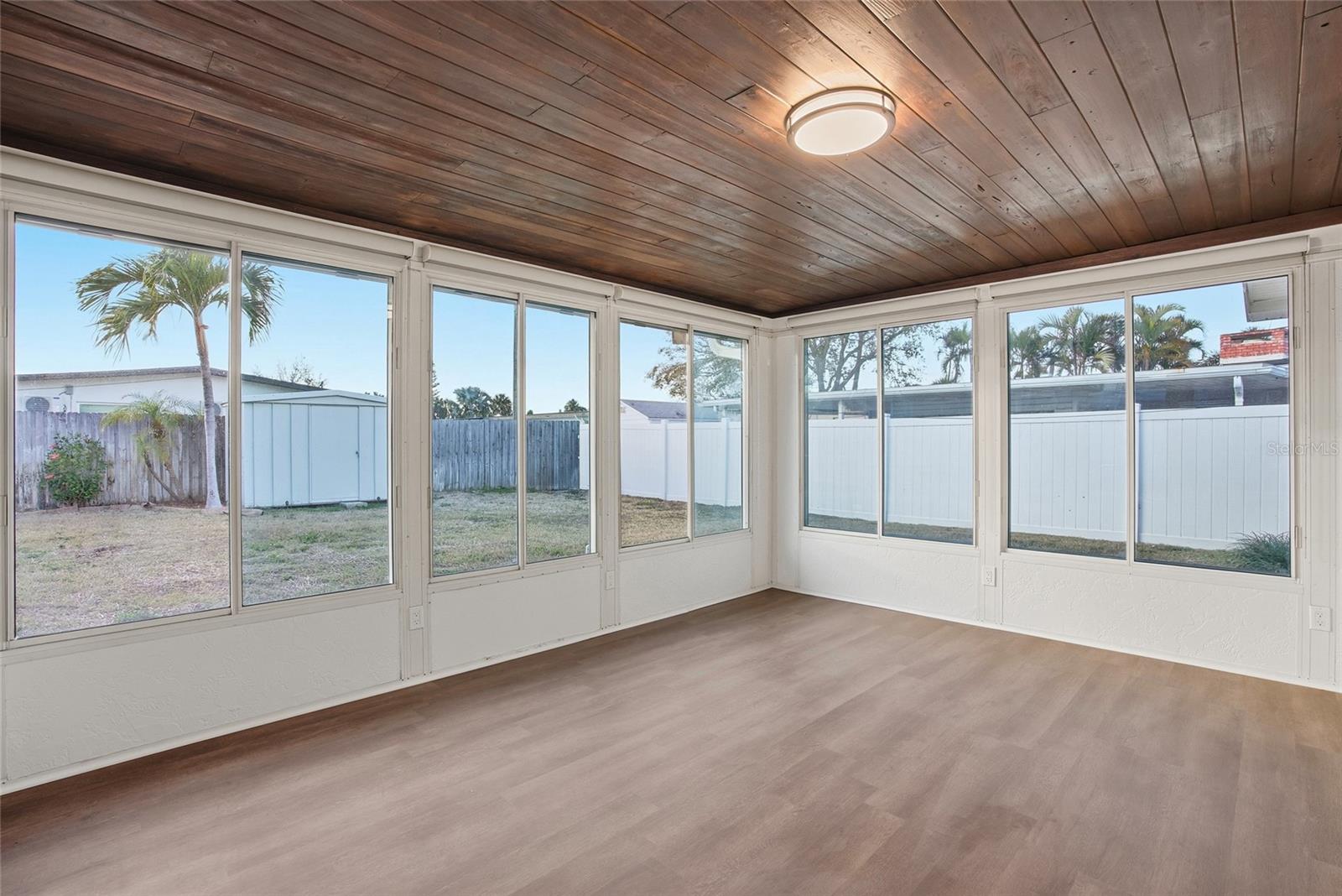 Image 21 of 26 For 6830 Bay Street