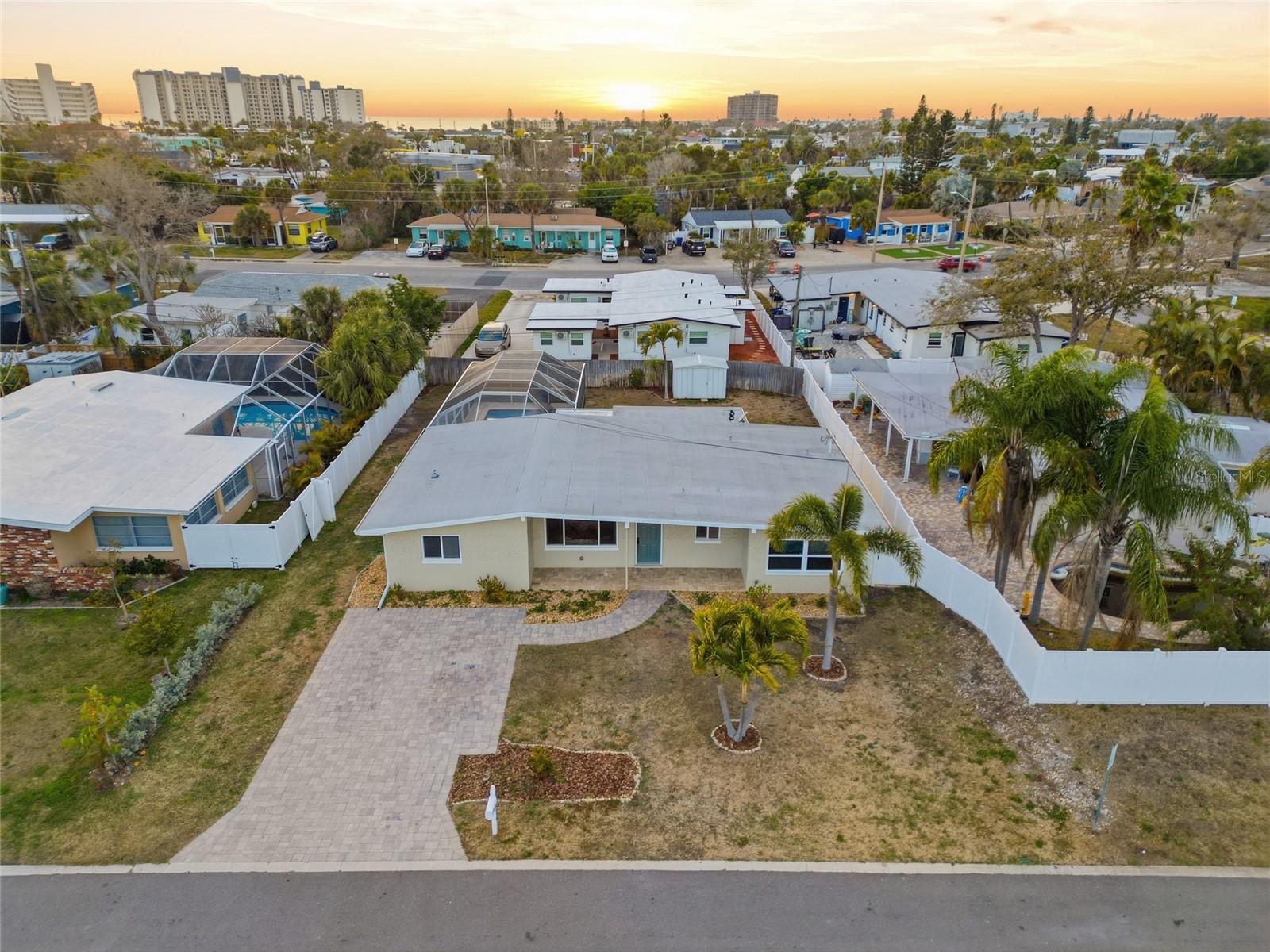 Image 24 of 26 For 6830 Bay Street