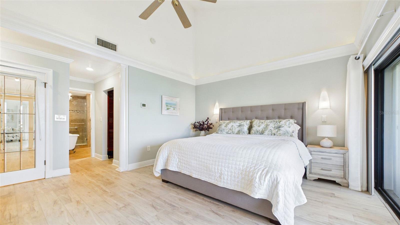 Image 26 of 53 For 121 1st Street E 109