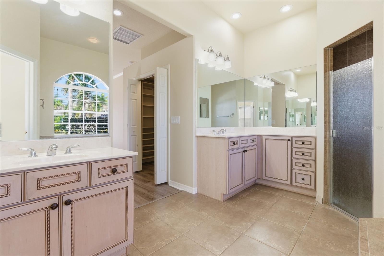 Image 22 of 52 For 915 Vista Verde Lane