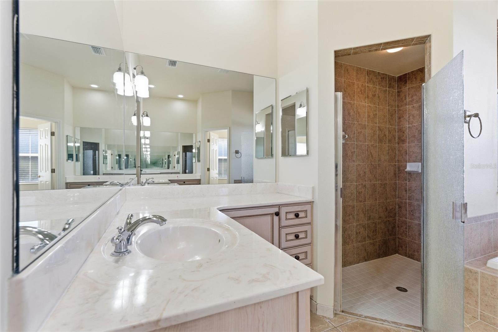 Image 23 of 52 For 915 Vista Verde Lane