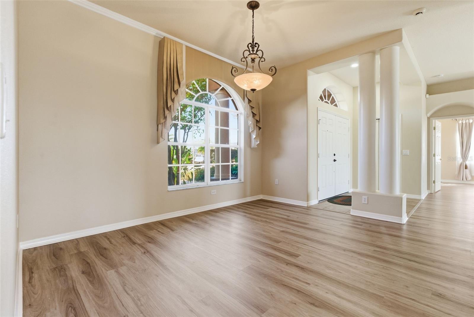 Image 3 of 52 For 915 Vista Verde Lane