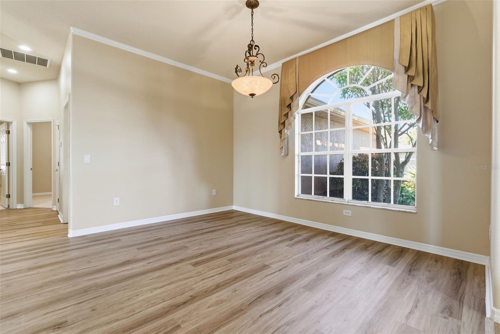 Image 4 of 52 For 915 Vista Verde Lane