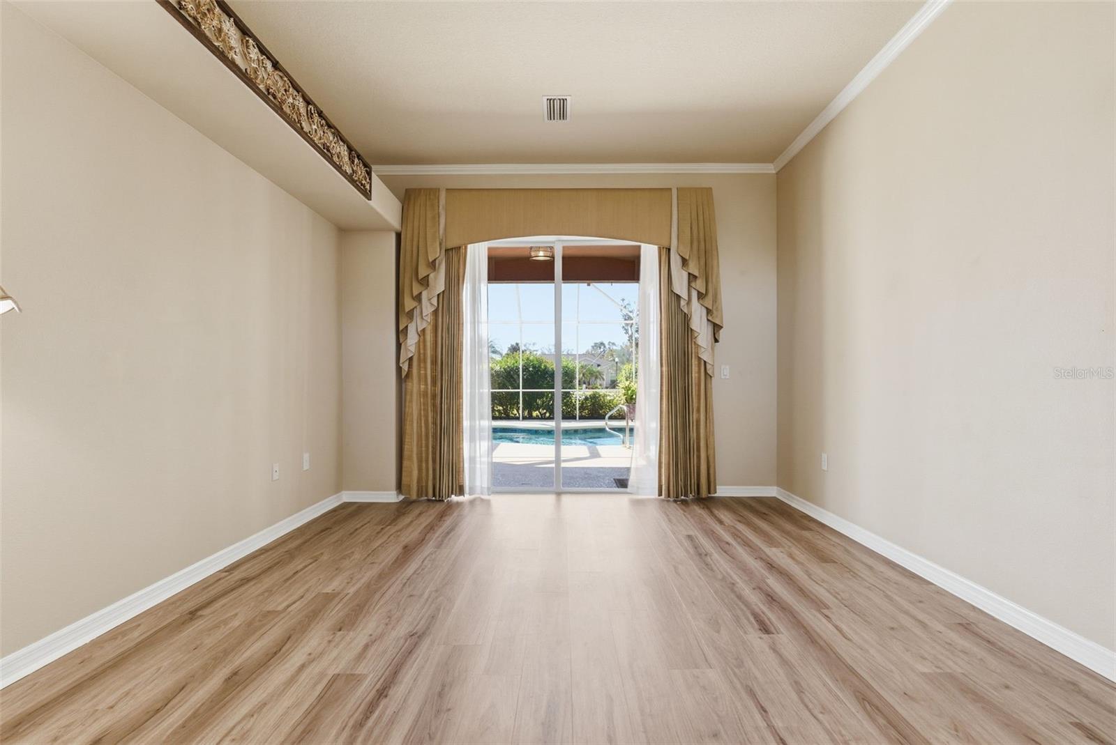 Image 5 of 52 For 915 Vista Verde Lane