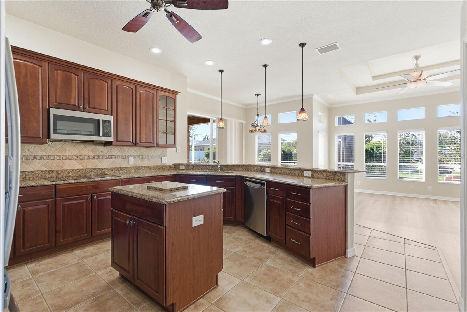 Image 6 of 52 For 915 Vista Verde Lane