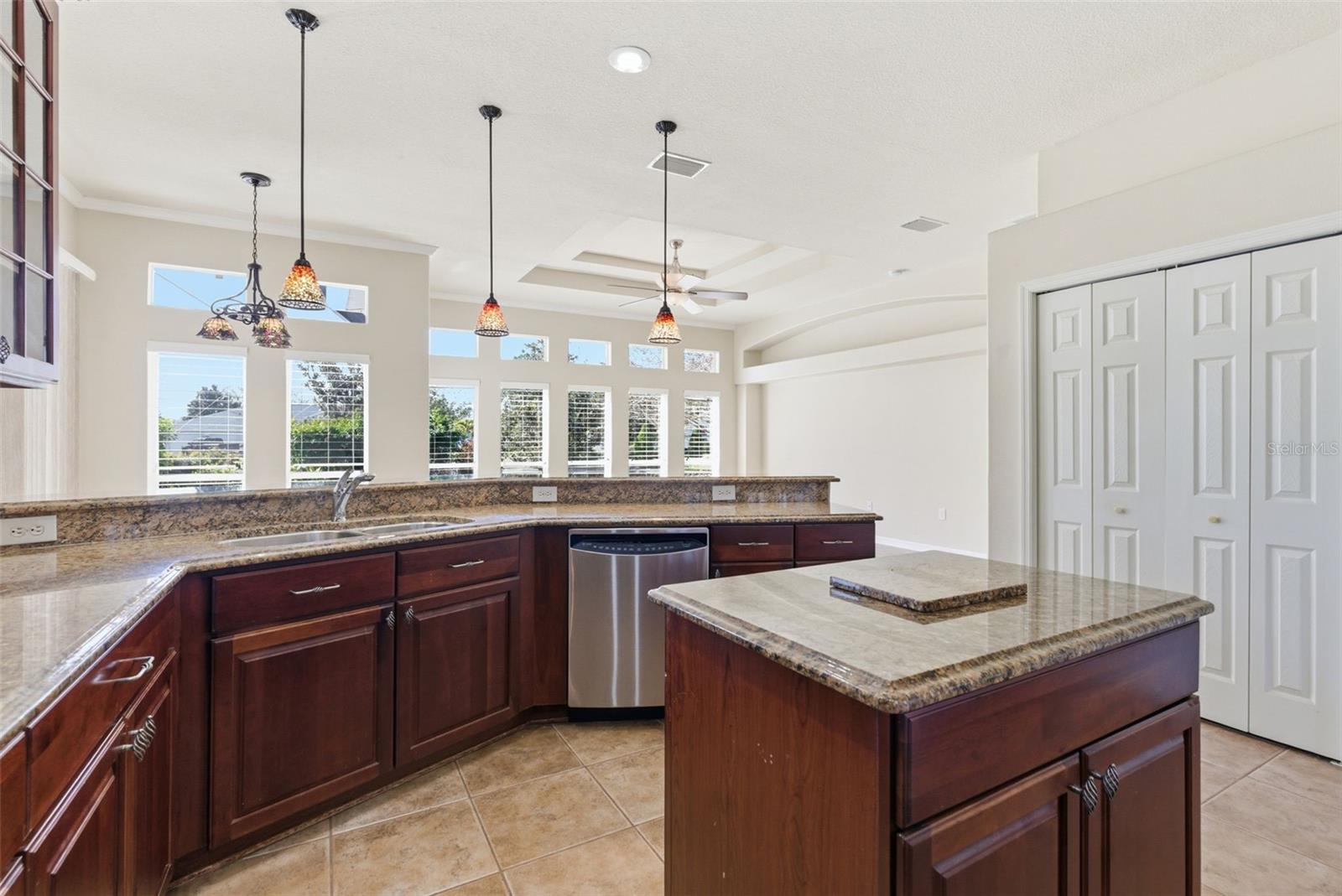 Image 9 of 52 For 915 Vista Verde Lane