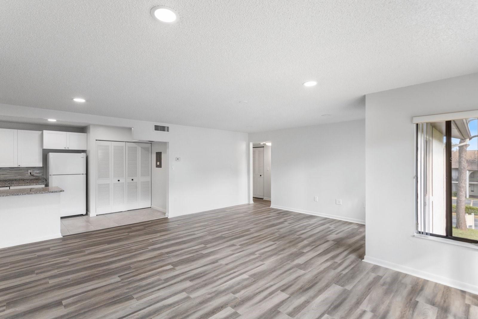 Image 4 of 38 For 2522 Pine Ridge Way S D2