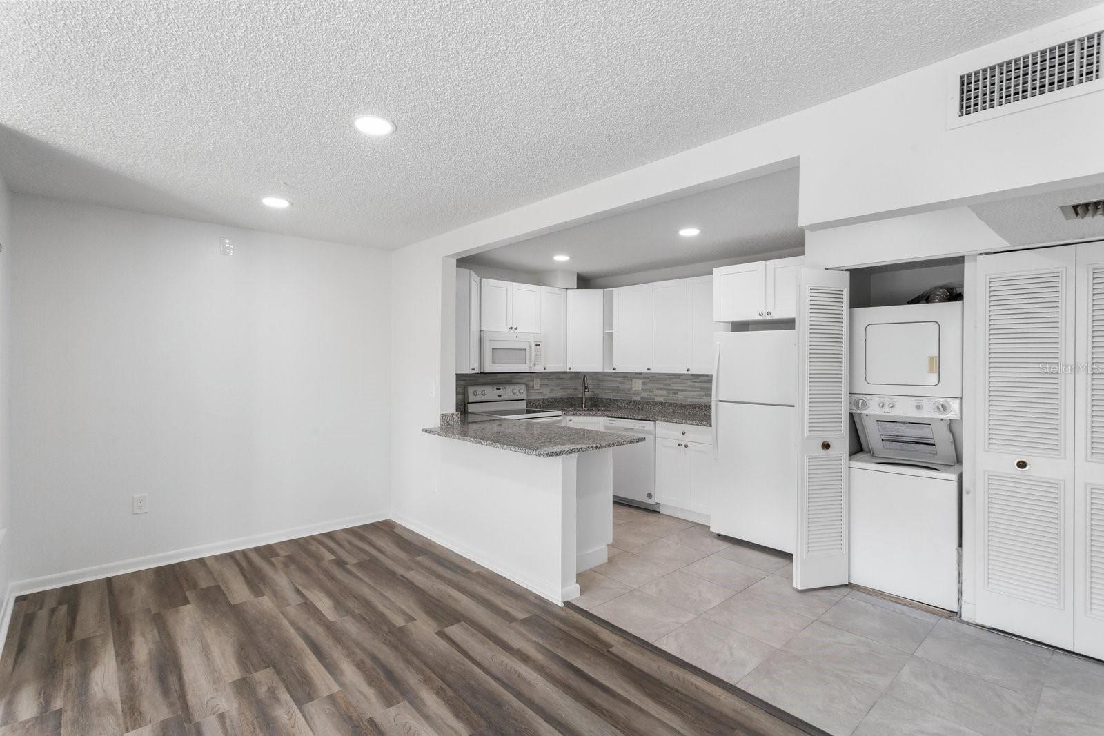 Image 7 of 38 For 2522 Pine Ridge Way S D2