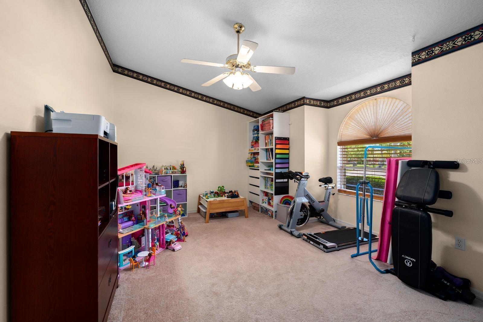 Listing photo id 9 for 10228 Yellow Pine Way