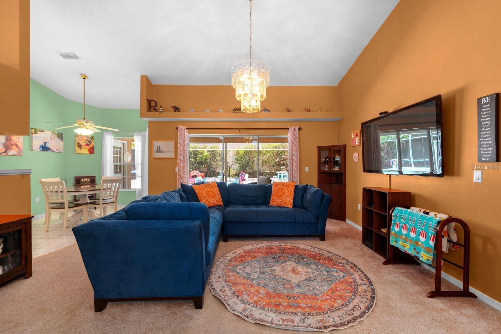 Listing photo id 2 for 10228 Yellow Pine Way