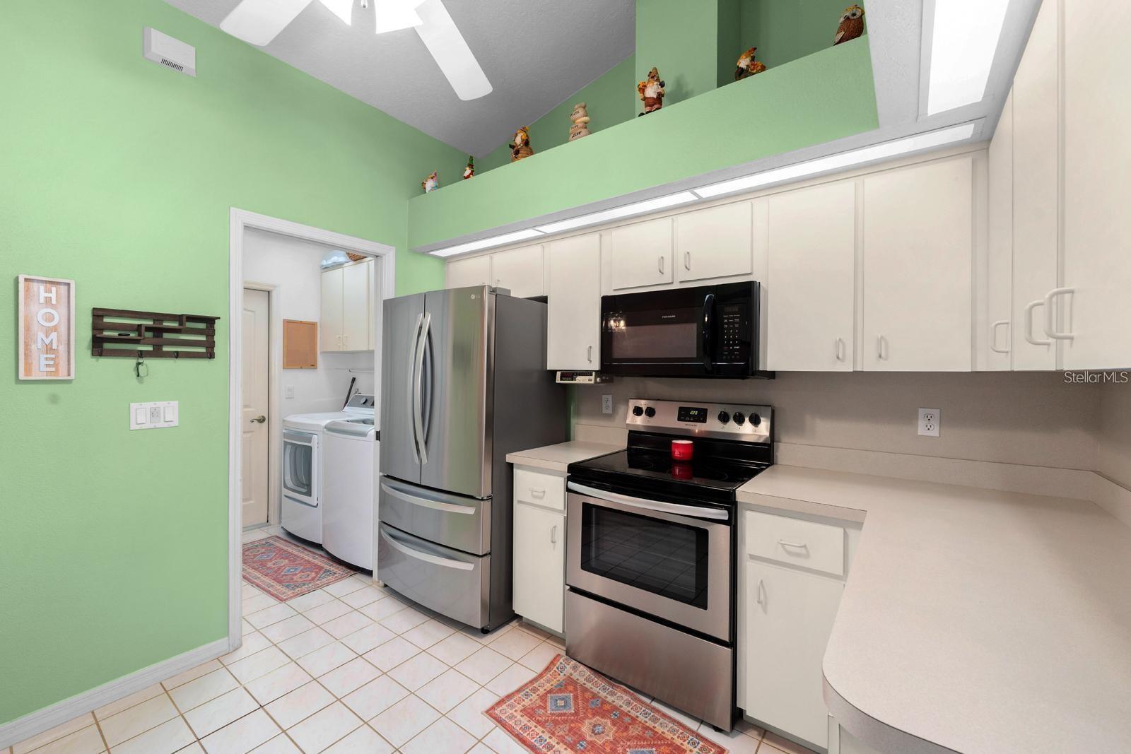 Listing photo id 5 for 10228 Yellow Pine Way