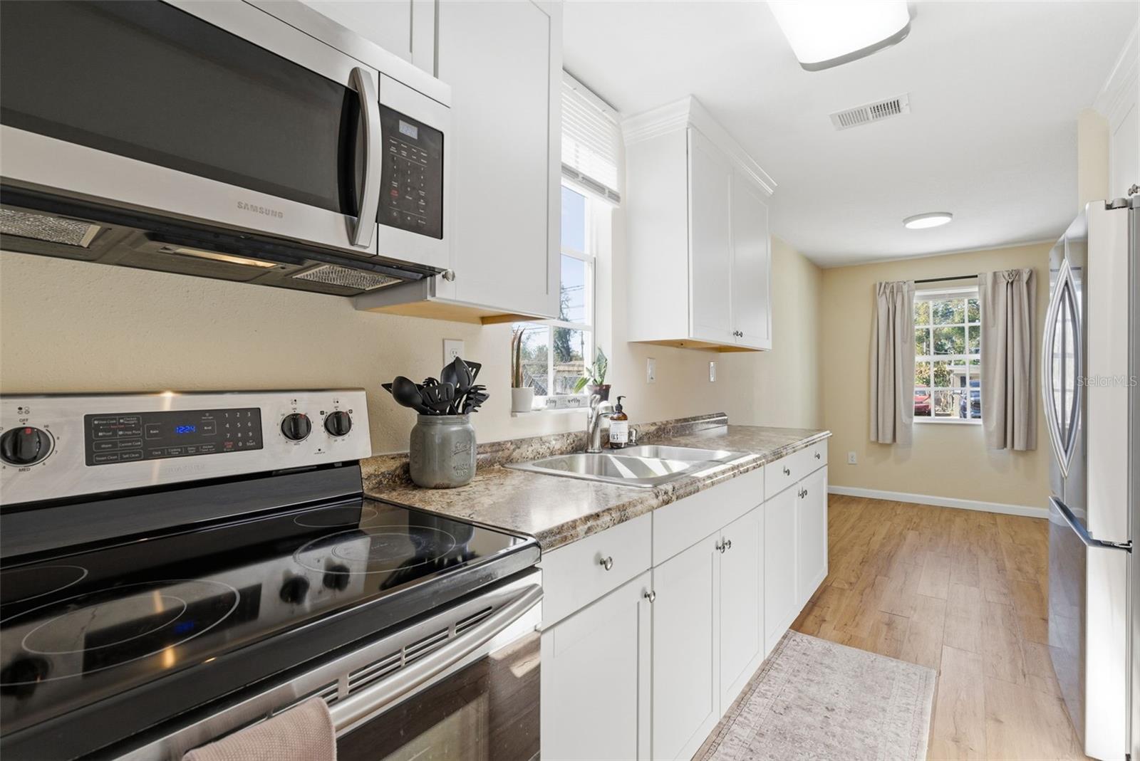 Listing photo id 8 for 7507 Orleans Avenue