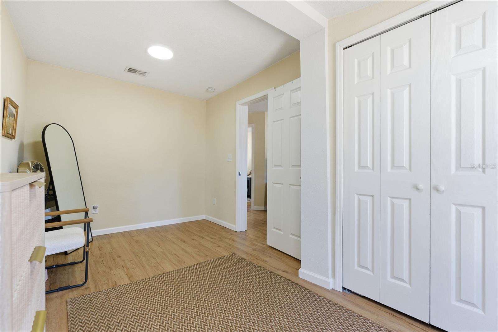 Listing photo id 12 for 7507 Orleans Avenue