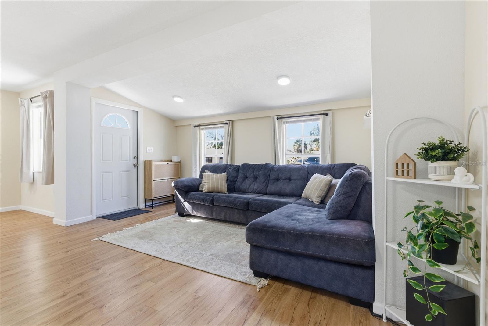 Listing photo id 0 for 7507 Orleans Avenue