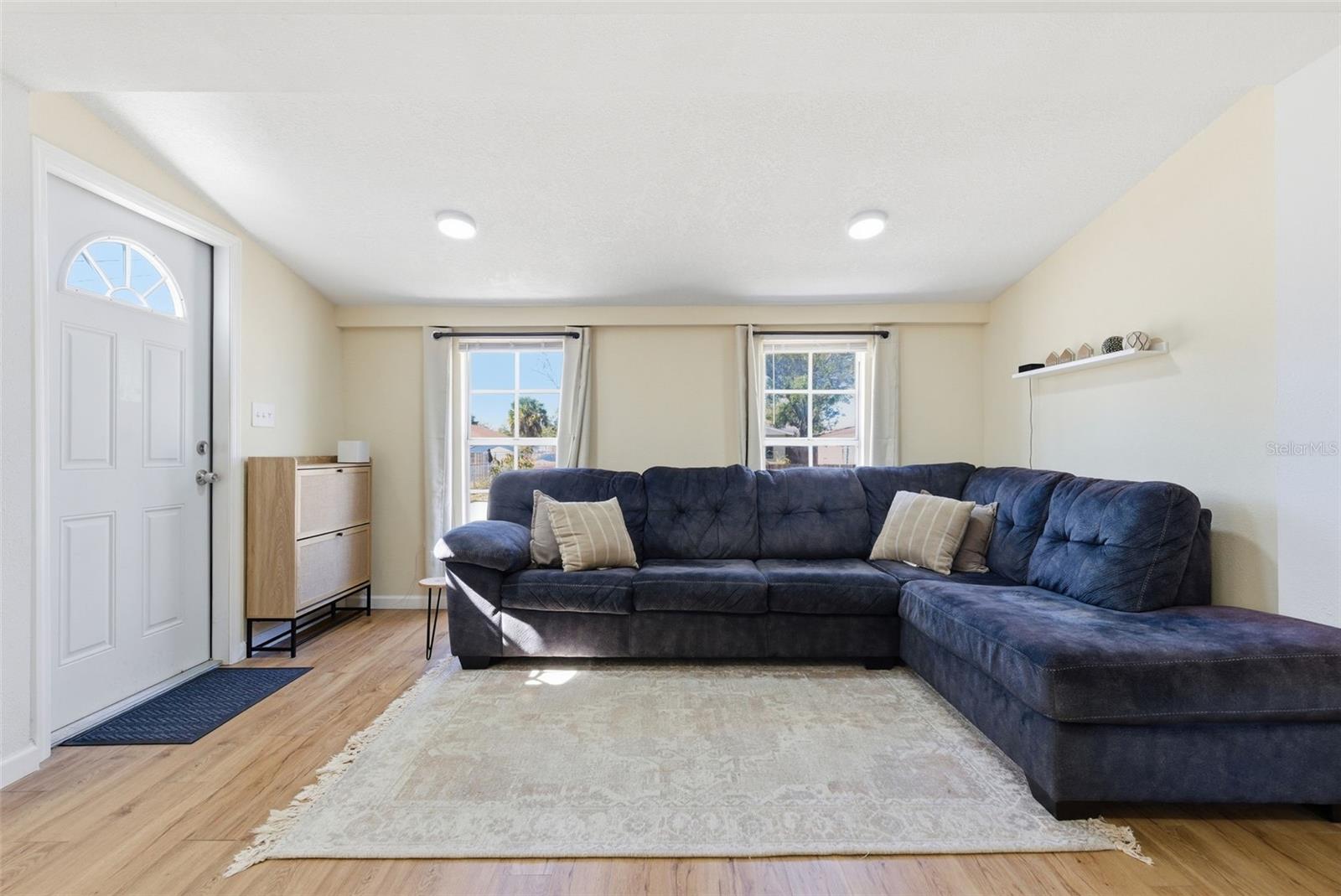 Listing photo id 2 for 7507 Orleans Avenue