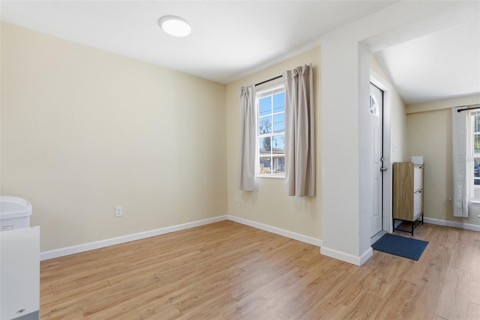 Listing photo id 4 for 7507 Orleans Avenue