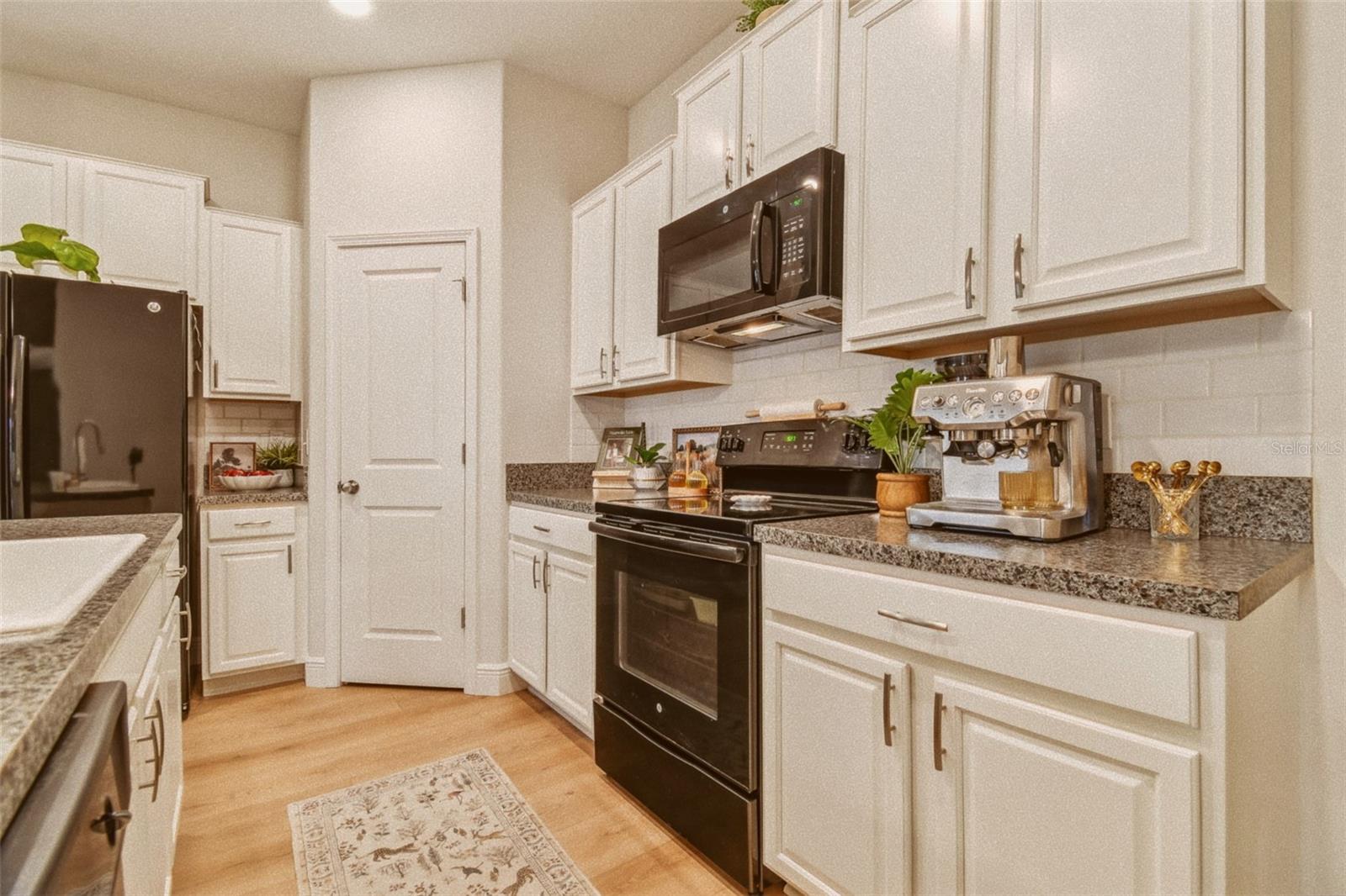 Image 10 of 33 For 4904 Babbling Brook Lane